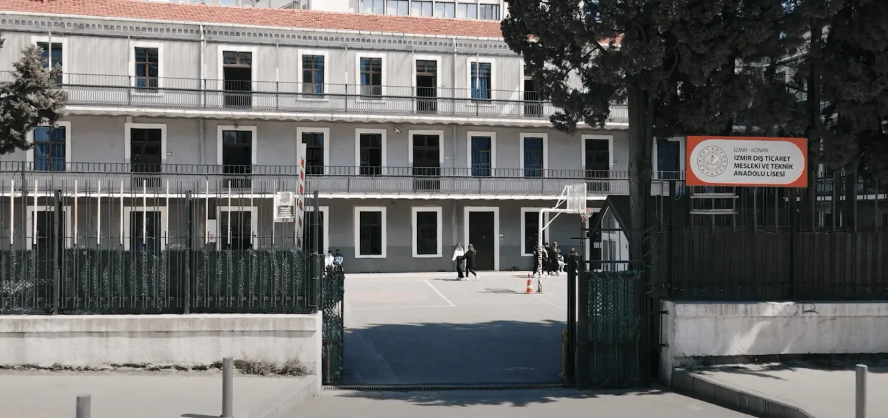 İzmir Dış Ticaret Mesleki ve Teknik Anadolu Lisesi